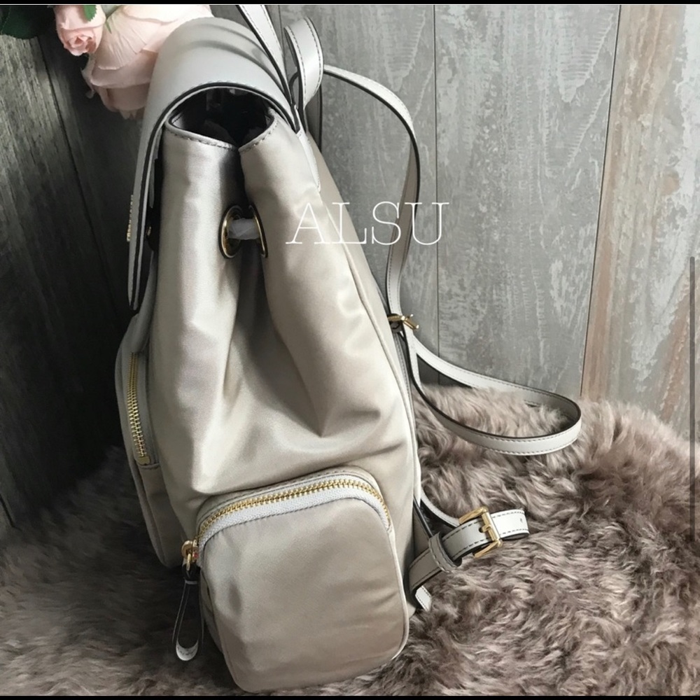 Michael Kors Abbey LG Cargo Backpack Cement BeigeW - Picture 3 of 7